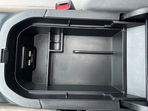 Used 2021 Toyota RAV4 XLE w/ Convenience Package image 26