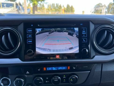 Used 2019 Toyota Tacoma TRD Off-Road AWD/4WD image 30