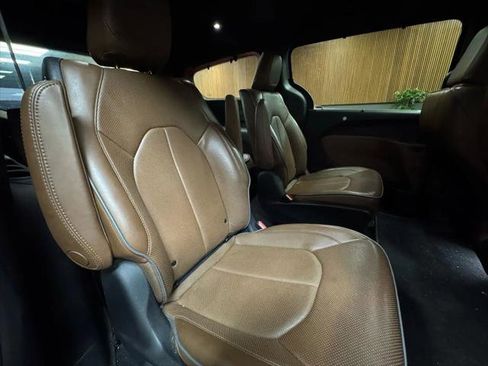 Used 2021 Chrysler Pacifica Limited w/ Premium & Safety Sphere Group image 14