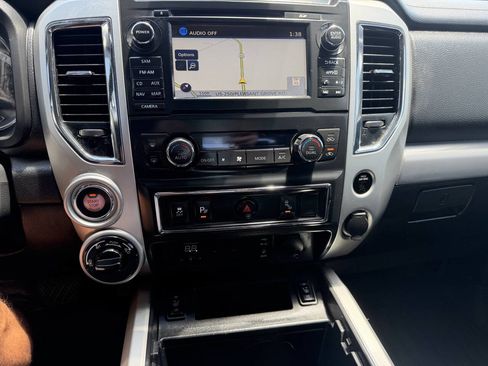 Used 2018 Nissan Titan PRO-4X AWD/4WD image 14