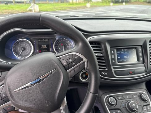 Used 2016 Chrysler 200 Limited w/ Convenience Group FWD image 18