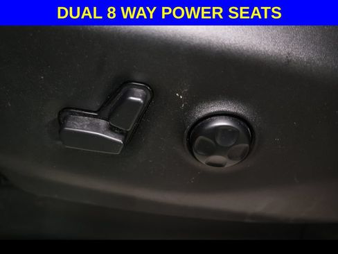 Used 2018 Chrysler Pacifica Touring-L w/ Premium Audio Group FWD image 4
