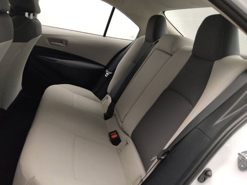 Used 2022 Toyota Corolla LE FWD image 18