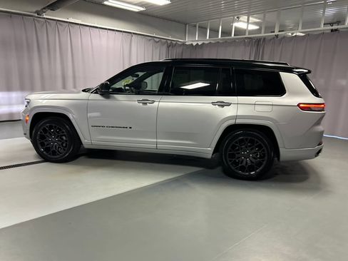 Used 2025 Jeep Grand Cherokee L Summit w/ Obsidian Package AWD/4WD image 4
