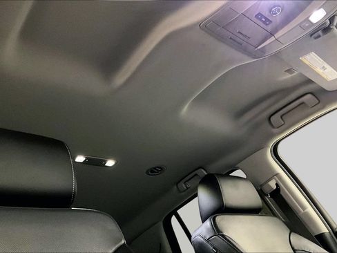 Used 2018 GMC Yukon SLT AWD/4WD image 28
