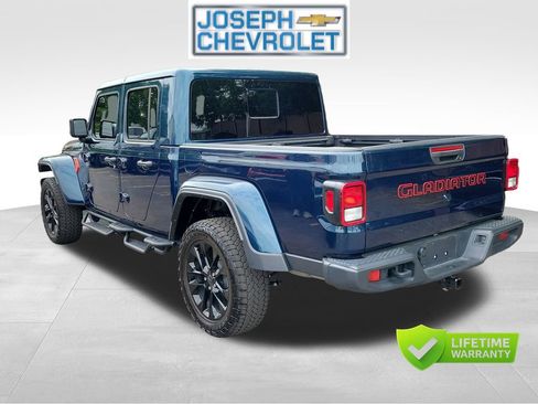 Used 2025 Jeep Gladiator Sport AWD/4WD image 3