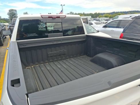 Used 2023 Chevrolet Silverado 1500 High Country w/ High Country Premium Package AWD/4WD image 8