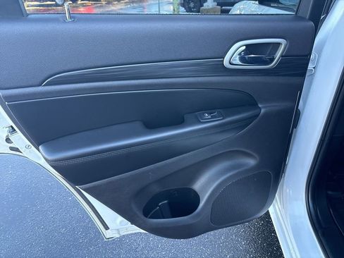 Used 2019 Jeep Grand Cherokee Altitude image 22
