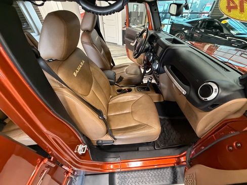 Used 2014 Jeep Wrangler Unlimited Sahara w/ Dual Top Group AWD/4WD image 37
