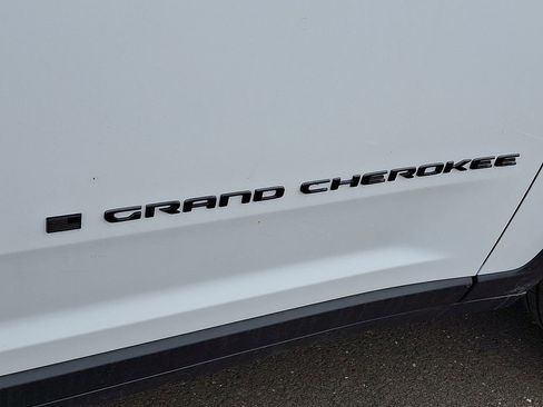 New 2026 Jeep Grand Cherokee Altitude AWD/4WD image 21