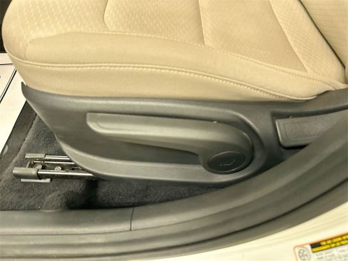 Used 2020 Hyundai Elantra SEL image 10