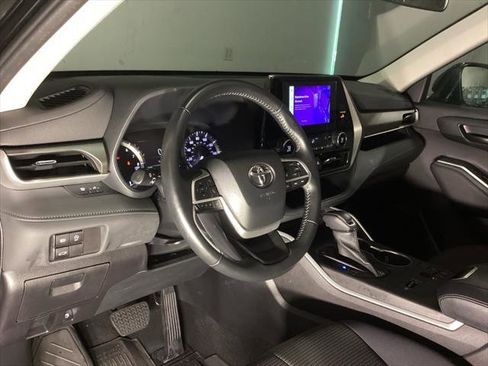 Certified 2023 Toyota Highlander LE image 11