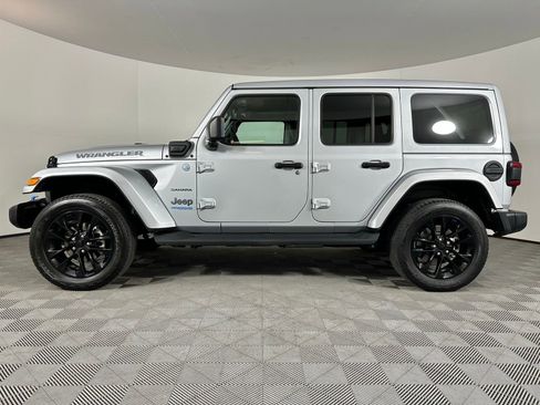 Used 2022 Jeep Wrangler Unlimited Sahara w/ Cold Weather Group image 17