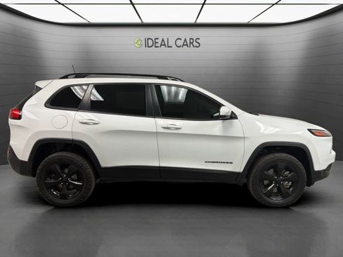 Used 2017 Jeep Cherokee High Altitude AWD/4WD image 4