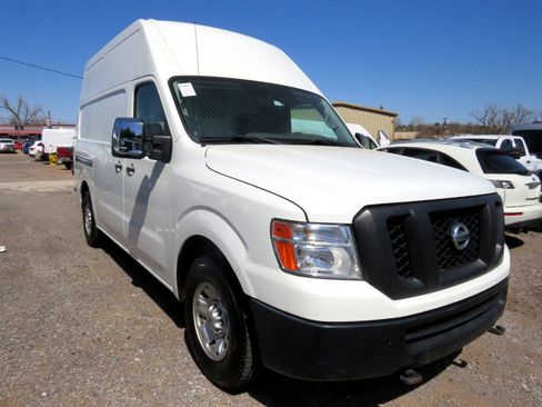 Used 2017 Nissan NV 3500 SV image 3