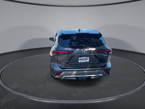 Used 2021 Toyota Highlander Platinum image 13
