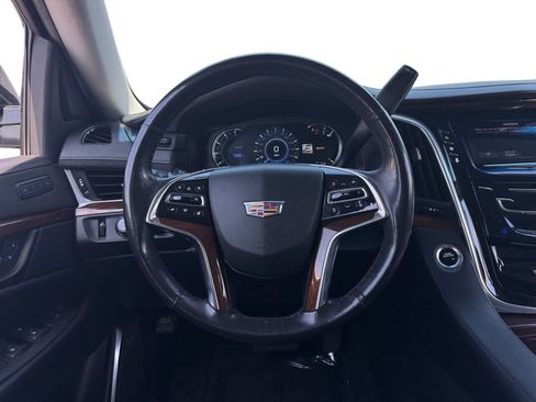 Used 2019 Cadillac Escalade Luxury AWD/4WD image 12