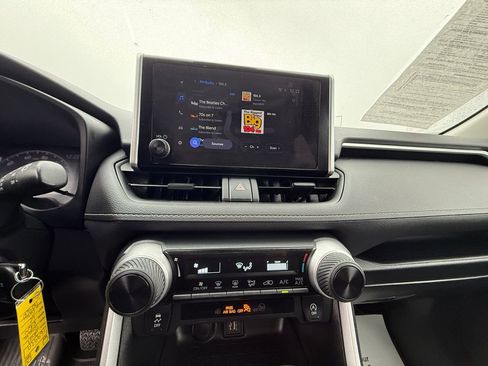 Certified 2023 Toyota RAV4 LE AWD/4WD image 9