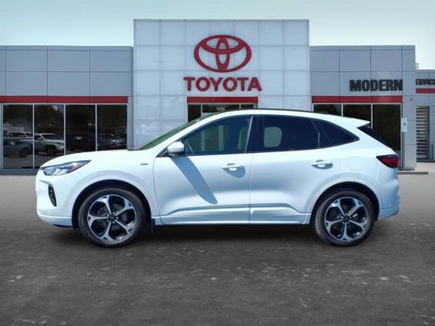 Used 2023 Ford Escape ST-Line Select AWD/4WD image 2
