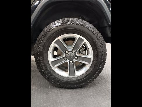 Used 2020 Jeep Wrangler Unlimited Sahara image 23