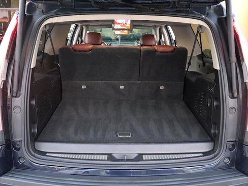 Used 2020 Cadillac Escalade ESV Premium Luxury image 37