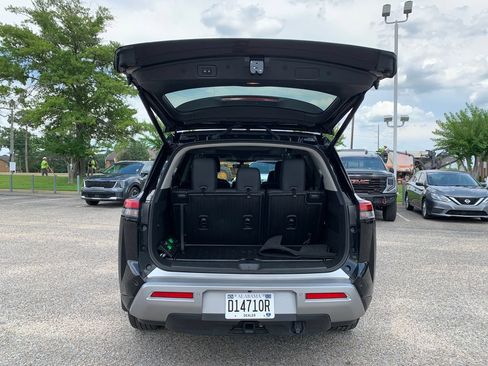 Used 2025 Nissan Pathfinder Platinum AWD/4WD image 7