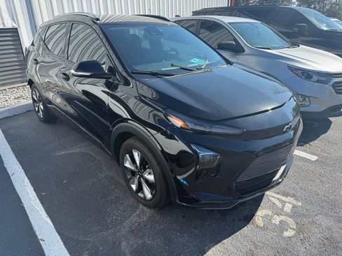 Used 2023 Chevrolet Bolt EUV LT w/ Convenience Package image 4