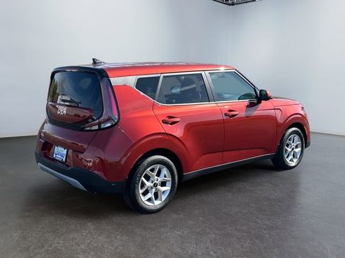 Used 2023 Kia Soul LX w/ LX Technology Package FWD image 5