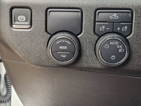 Used 2025 Chevrolet Silverado 1500 LT RWD image 21