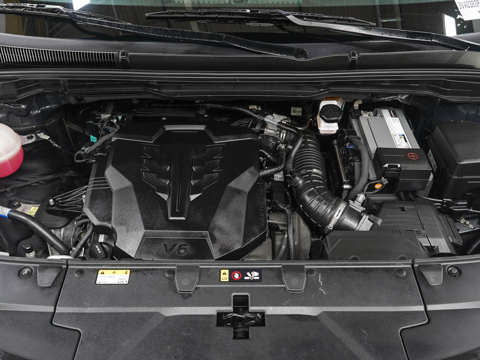 Used 2025 Kia Carnival FWD image 32