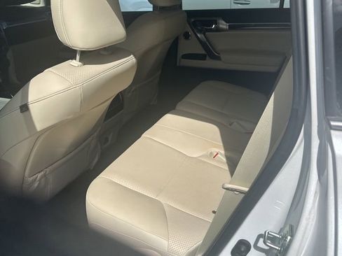 Used 2023 Lexus GX 460 Luxury w/ Accessory Package image 9