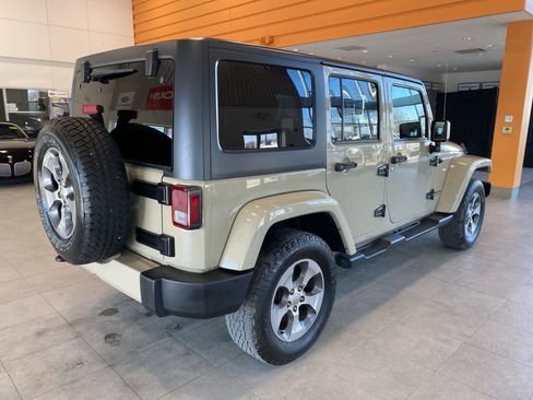 Used 2017 Jeep Wrangler Unlimited Sahara w/ Connectivity Group image 5