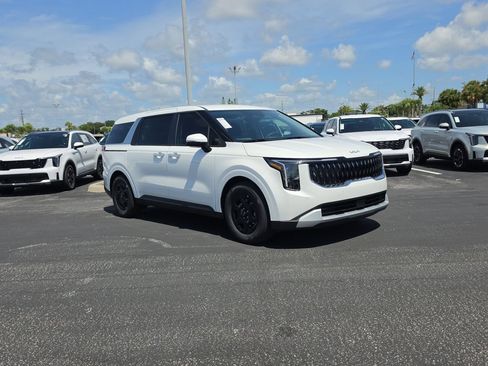 New 2027 Kia Carnival FWD image 2