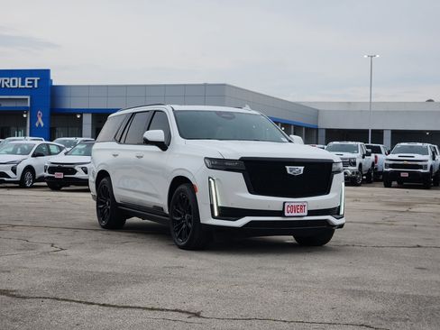 Used 2024 Cadillac Escalade Sport w/ LPO, ONYX Package AWD/4WD image 3