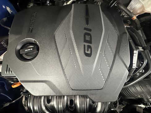 Used 2023 Kia Sportage SX image 3