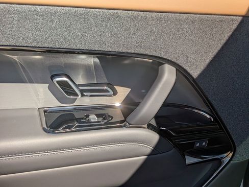 Used 2025 Land Rover Range Rover Sport Dynamic SE image 29