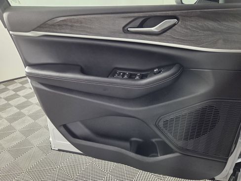 Used 2026 Jeep Grand Cherokee Altitude RWD image 20