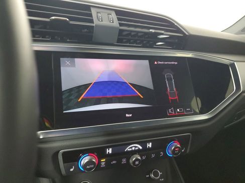 Used 2024 Audi Q3 2.0T Premium w/ Convenience Package image 31