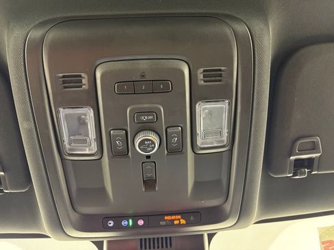 Used 2023 Chevrolet Suburban Premier RWD image 36