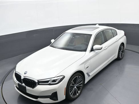 Used 2023 BMW 530e xDrive w/ Premium Package AWD/4WD image 32