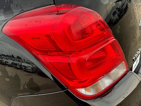 Used 2019 Chevrolet Trax LT w/ LT Convenience Package image 27