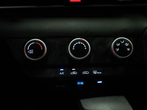 Used 2025 Hyundai Elantra SE FWD image 19