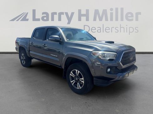 Used 2018 Toyota Tacoma TRD Sport AWD/4WD image 7