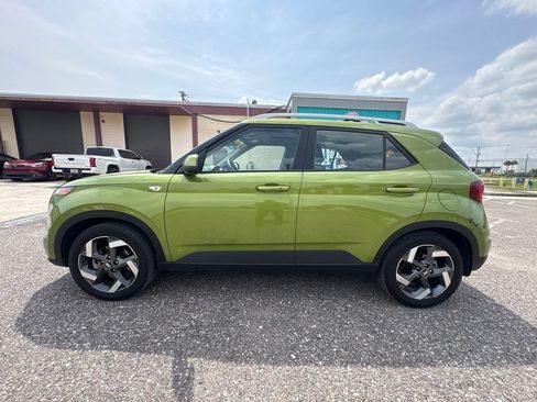 Used 2024 Hyundai Venue SEL FWD image 6