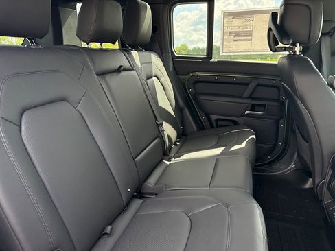 New 2026 Land Rover Defender 110 X-Dynamic SE AWD/4WD image 17