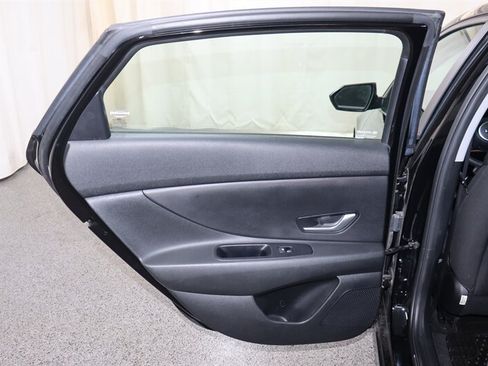 Used 2021 Hyundai Elantra SEL FWD image 25