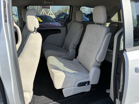 Used 2011 Dodge Grand Caravan Express image 4