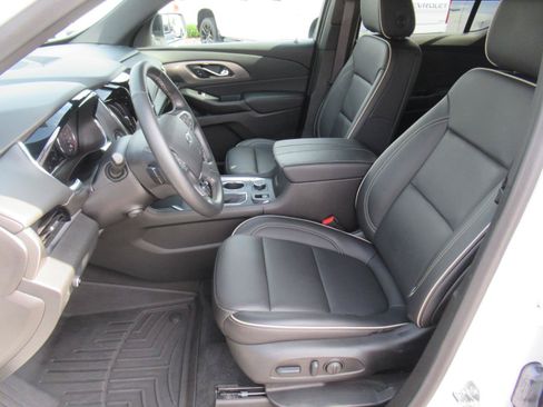 Used 2023 Chevrolet Traverse Premier w/ Redline Edition FWD image 17