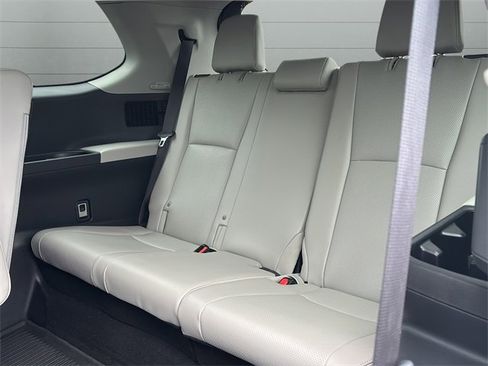 Certified 2025 Toyota Grand Highlander AWD image 30
