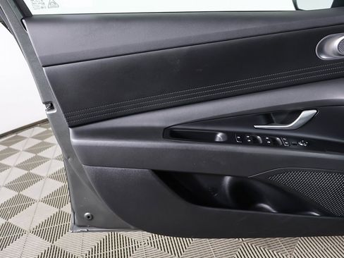 Used 2024 Hyundai Elantra SEL image 18